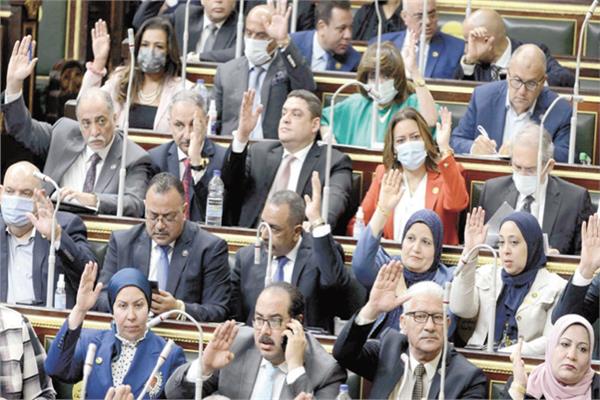 أعضاء مجلس النواب خلال الجلسة