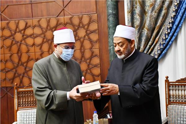 وزير الأوقاف وقيادات الأوقاف يهنئون الإمام الأكبر