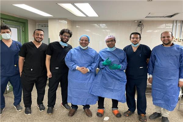 مستشفي سوهاج الجامعي تنقذ حياة شاباً مصاباً بقطع بالرقبة طوله ٢٠ سم