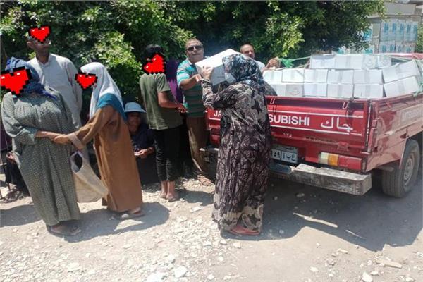 توزيع مساعدات مالية وعينية علي ١٠٠ أسرة بقطور