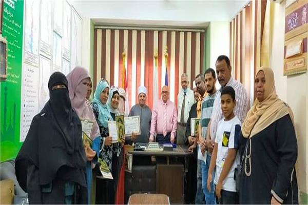 أزهر أسوان يكرم معلمي التربية الفنية المشاركين في معرض القاهرة الدولي للكتاب