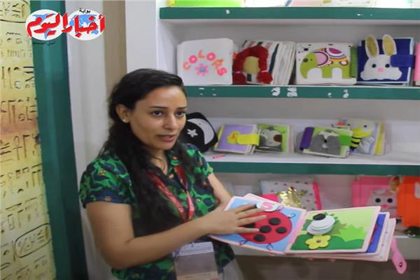 «امتثال» تنمي مهارات الرضيع بكتب القماش