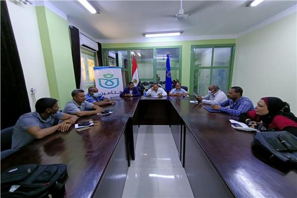اجتماع تعريفي بمنظومة التأمين الصحي الشامل بكوم أمبو 