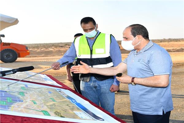 الرئيس السيسي يتفقد مشروعات تطوير محاور وطرق الساحل الشمالي