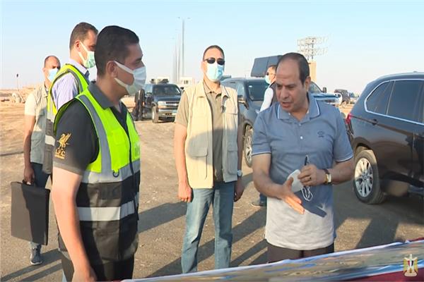 الرئيس السيسي خلال تفقد المشروع