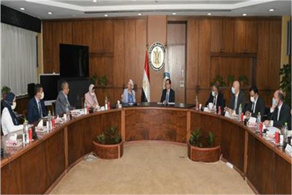  اجتماع  وزيرا البترول والبيئة