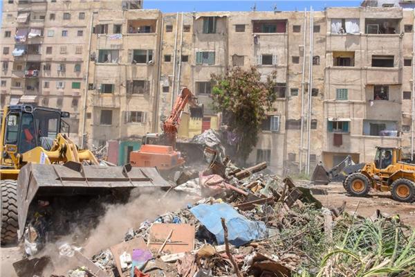  عملية إزالة التعديات بحرم السكة الحديد
