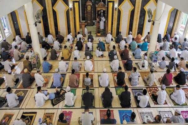 صورة أرشيفية لصلاة العيد فى ظل الإجراءات الاحترازية فى اندونيسيا