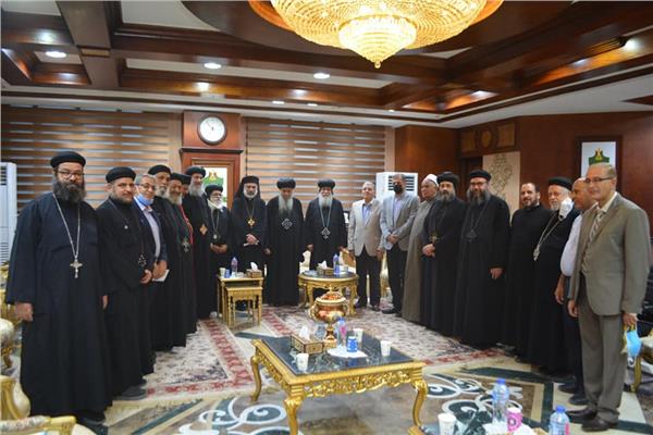 وفد كنسي يهنئ محافظ المنيا بعيد الأضحى