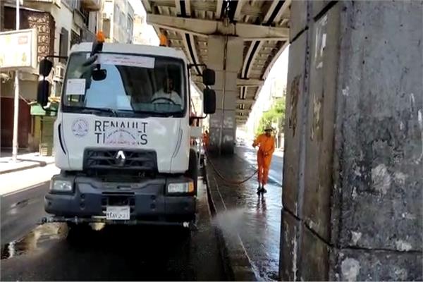 تطهير وغسل شوارع القاهرة بعد ذبح الأضاحي