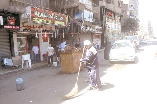 أعمال النظافة ورفع مخلفات الأضاحى تسير على قدم وساق بالجيزة