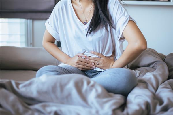 بطانة الرحم المهاجرة.. آلام مزمنة خادعة ينسبها التشخيص الطبي للدورة الشهرية