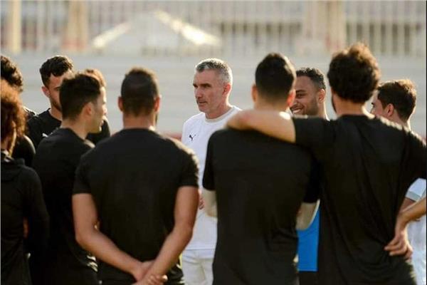 كارتيرون يوجه رسالة مهمة اللاعبي الزمالك