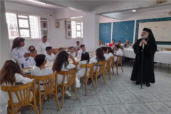  الأنبا باسيليوس يترأس قداس المناولة