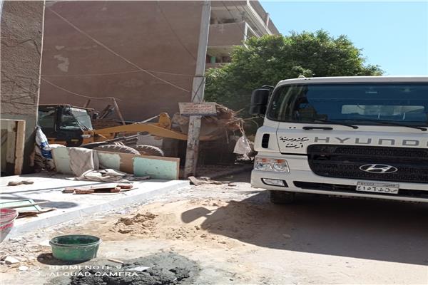 إزالة العشش العشوائية بشارع الشهيد عبد الرحمن بأرمنت