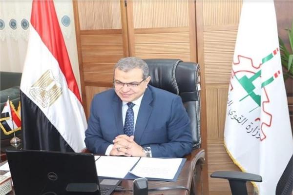 وزير القوى العاملة،
