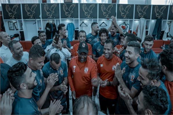لاعبو الأهلي يحتفلون بعيد ميلاد موسيماني