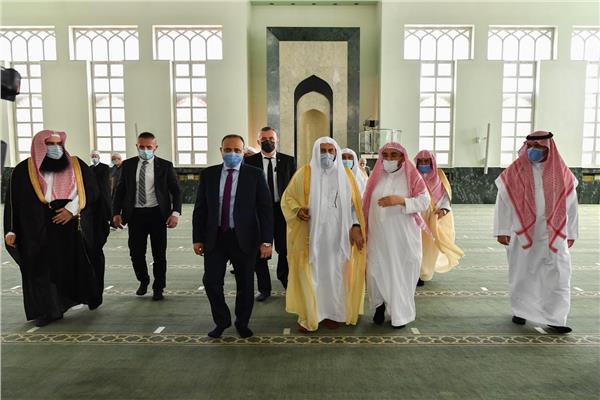 وزير الشؤون الإسلامية يزور جامع الملك فهد بسراييفو