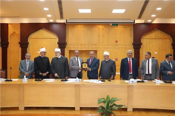 مجلس جامعة الأزهر يكرم العمداء ويشيد باستضافة الجامعة لاجتماع المجلس الأعلى للجامعات