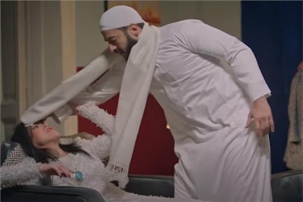 حماده هلال في أحد مشاهد المداح