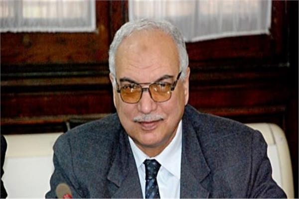 الدكتور عباس الشناوي رئيس قطاع الخدمات والمتابعة الزراعية بوزارة الزراعة