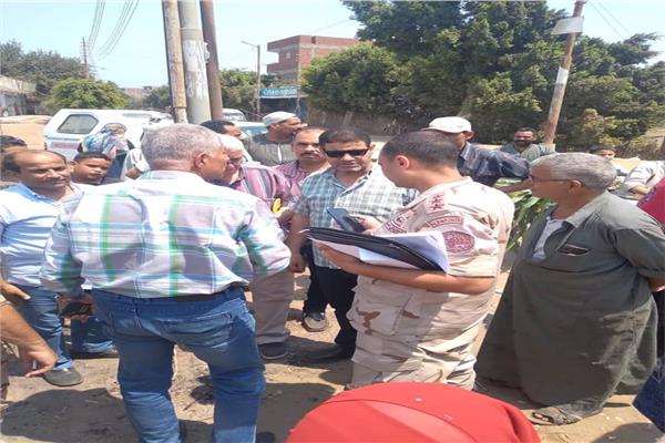 مستشار رئيس الوزراء يتابع مشروعات مبادرة حياة كريمة