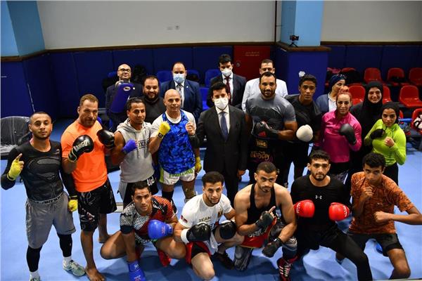 وزير الرياضة يؤازر البعثة البارالمبية قبل السفر لطوكيو 