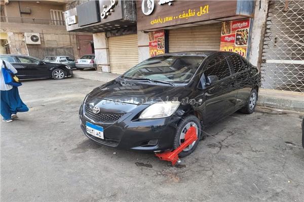 كلبشة السيارات المخالفة للإنتظارفي العمرانية