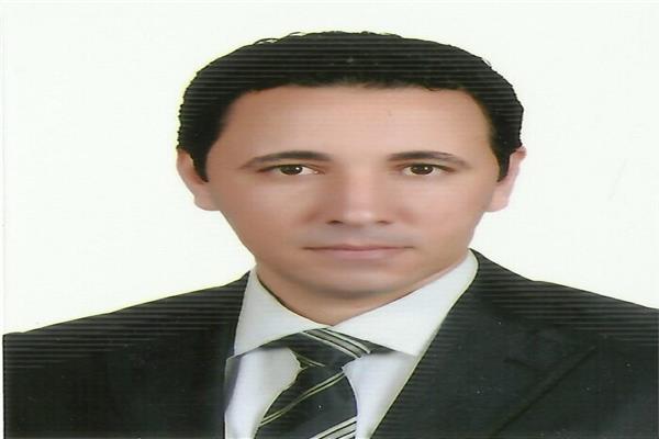 الدكتور احمد دياب 