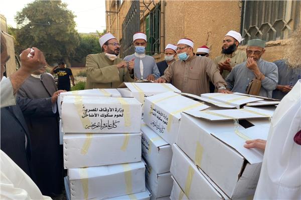 مدير أوقاف مطروح استلام ٢ طن لحوم صكوك الاضاحي