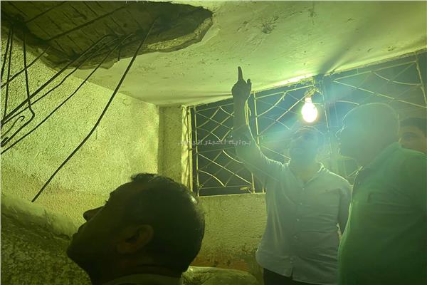 انهيار سلم عقار بحي المرج