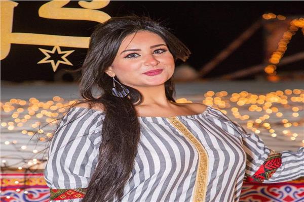 المذيعة آلاء عبد العزيز