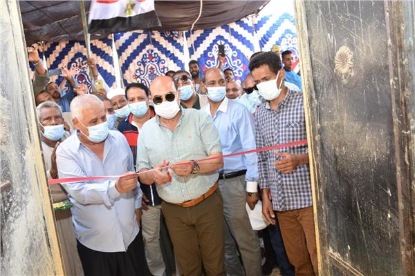 على أنغام المزمار البلدي .. محافظ أسوان يفتتح أول مخبز بلدى بقرية الأشراف