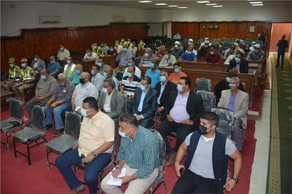 محافظ الوادي الجديد يكرم أوائل الشهادة الإعدادية بمركز الفرافرة 