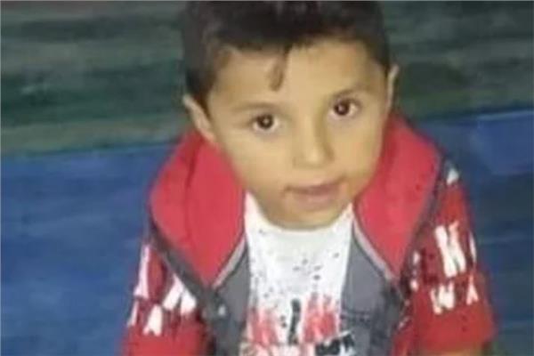 صورة الطفل ضحية حادث تصادم توك توك