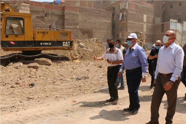 محافظ القاهرة يتفقد أعمال إزالة تعارضات محور المستشار عدلى منصور بالمطرية