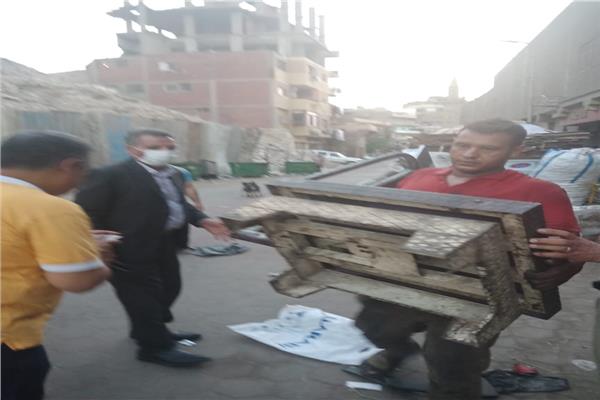 حملة لإزالة الباعة الجائلين بحي السيدة زينب 