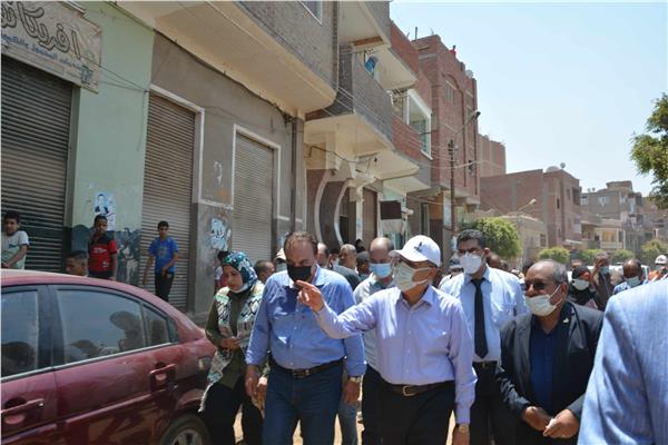 محافظ المنيا، يتفقد مشروعات المبادرة الرئاسية "حياة كريمة " بقرية المعصرة بمركز ملوي