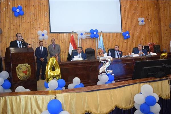 جامعة سوهاج تكرم الدكتور أحمد عزيز لانتهاء فترة رئاسته 