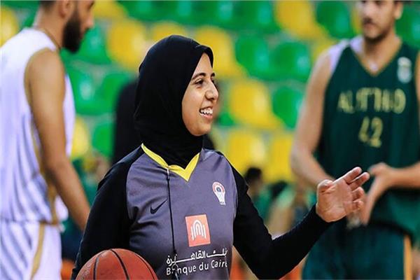 المهندسة سارة جمال الحكم الدولي لكرة السلة 