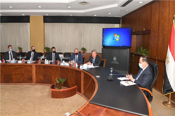 وزير البترول خلال استقباله وفد شيفرون العالمية 