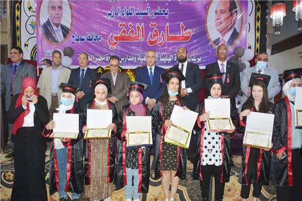 محافظ سوهاج يشهد حفل تكريم أوائل الشهادة الإعدادية بالبلينا 