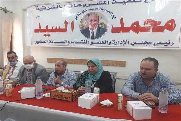جان\ب من اللقاء 