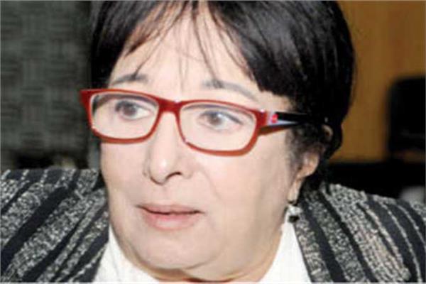 الفنانة سميرة عبد العزيز