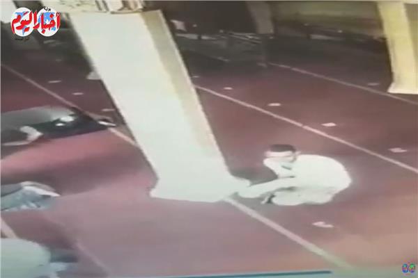 تداول فيديو لسرقة هاتف محمول داخل مسجد بطنطا يثبرغضب المواطنين 