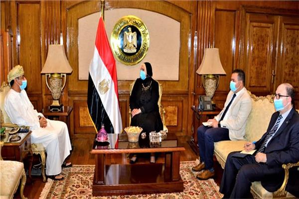 جانب من لقاء وزيرة الصناعة  وسفير سلطنة عمان بالقاهرة
