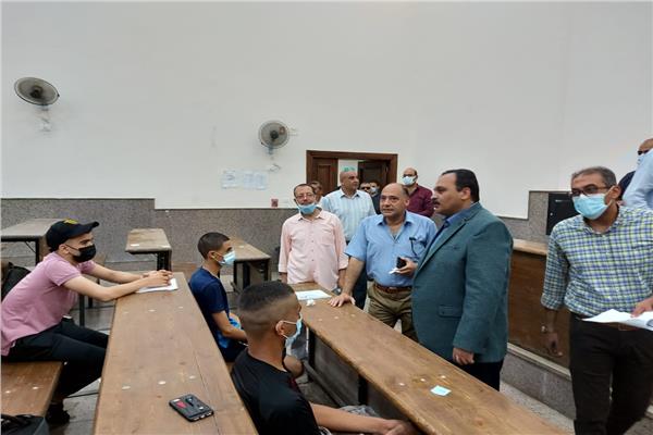 نائب رئيس جامعة بنها لشئون التعليم والطلاب يتفقد أول أيام اختبارات القدرات بالكليات