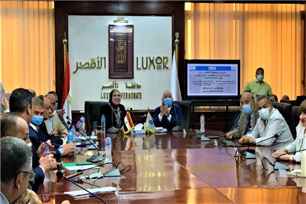 وزيرة التجارة والصناعة تواصل جولتها بمحافظات الصعيد