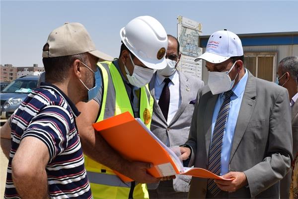 رئيس جامعة بنى سويف يتابع سير العمل بالجامعة الأهلية
