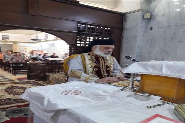  الأنبا باسيليوس يترأس القداس الإلهي بكنيسة مار جرجس ببني مزار      